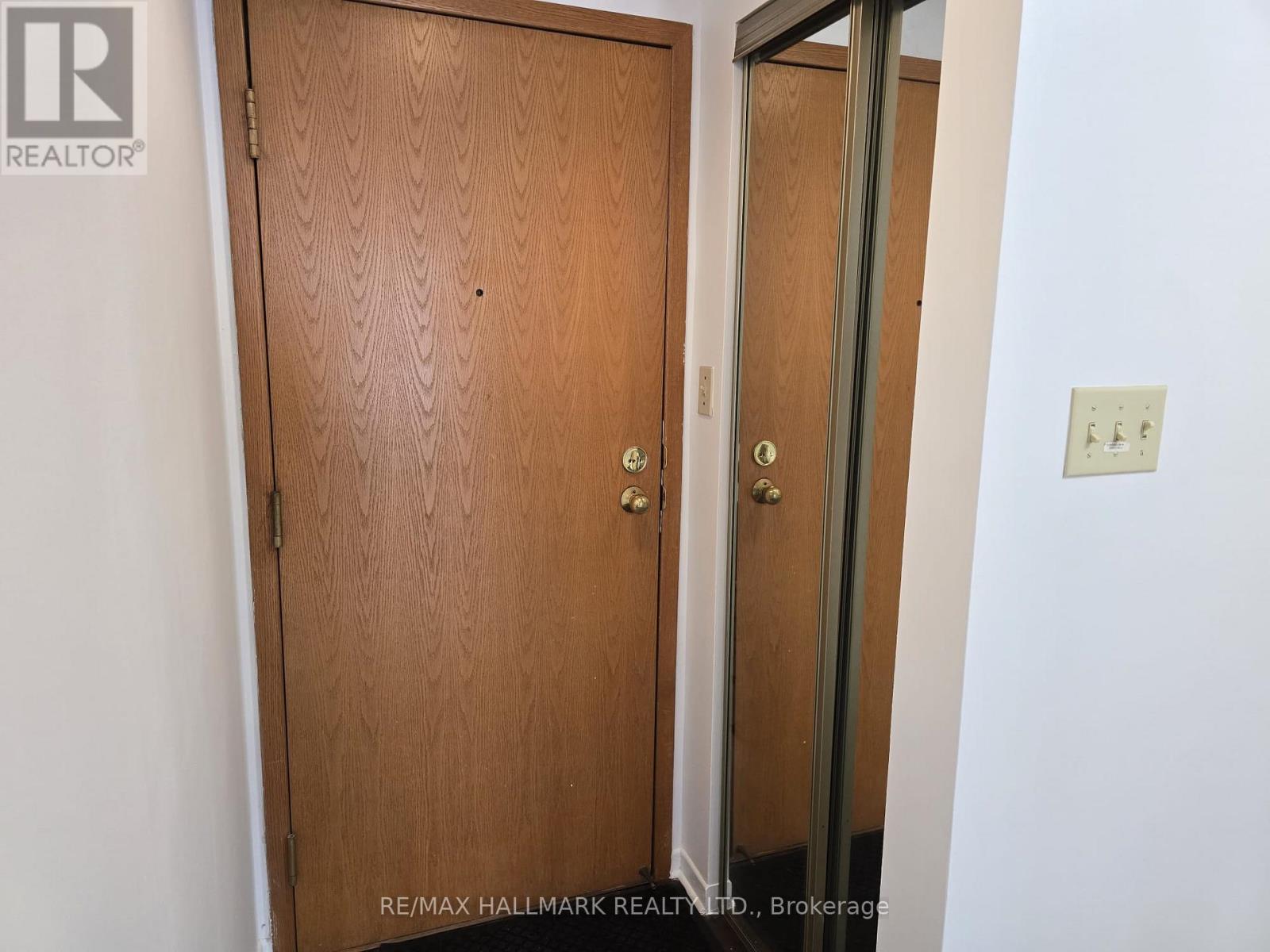 2211 - 44 St Joseph Street, Toronto (Bay Street Corridor), Ontario  M4Y 2W4 - Photo 3 - C12896766