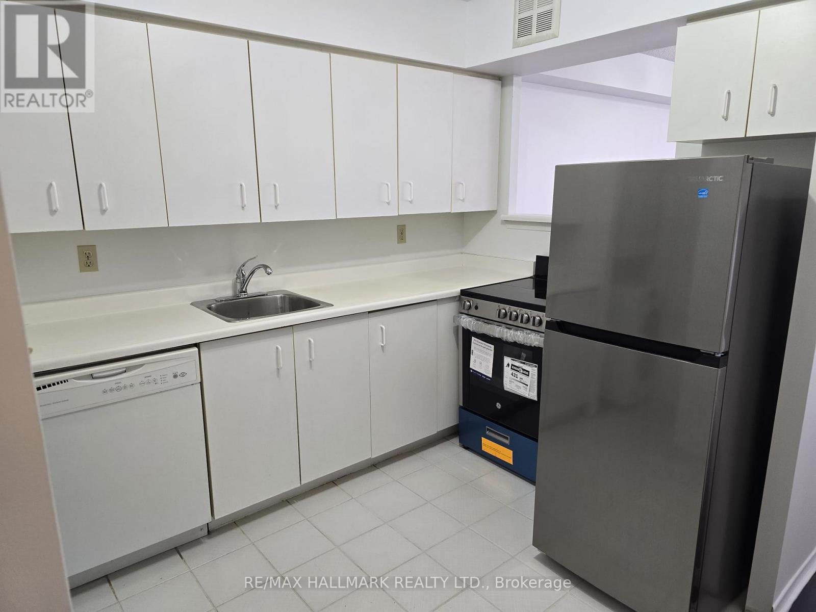 2211 - 44 St Joseph Street, Toronto (Bay Street Corridor), Ontario  M4Y 2W4 - Photo 4 - C12896766