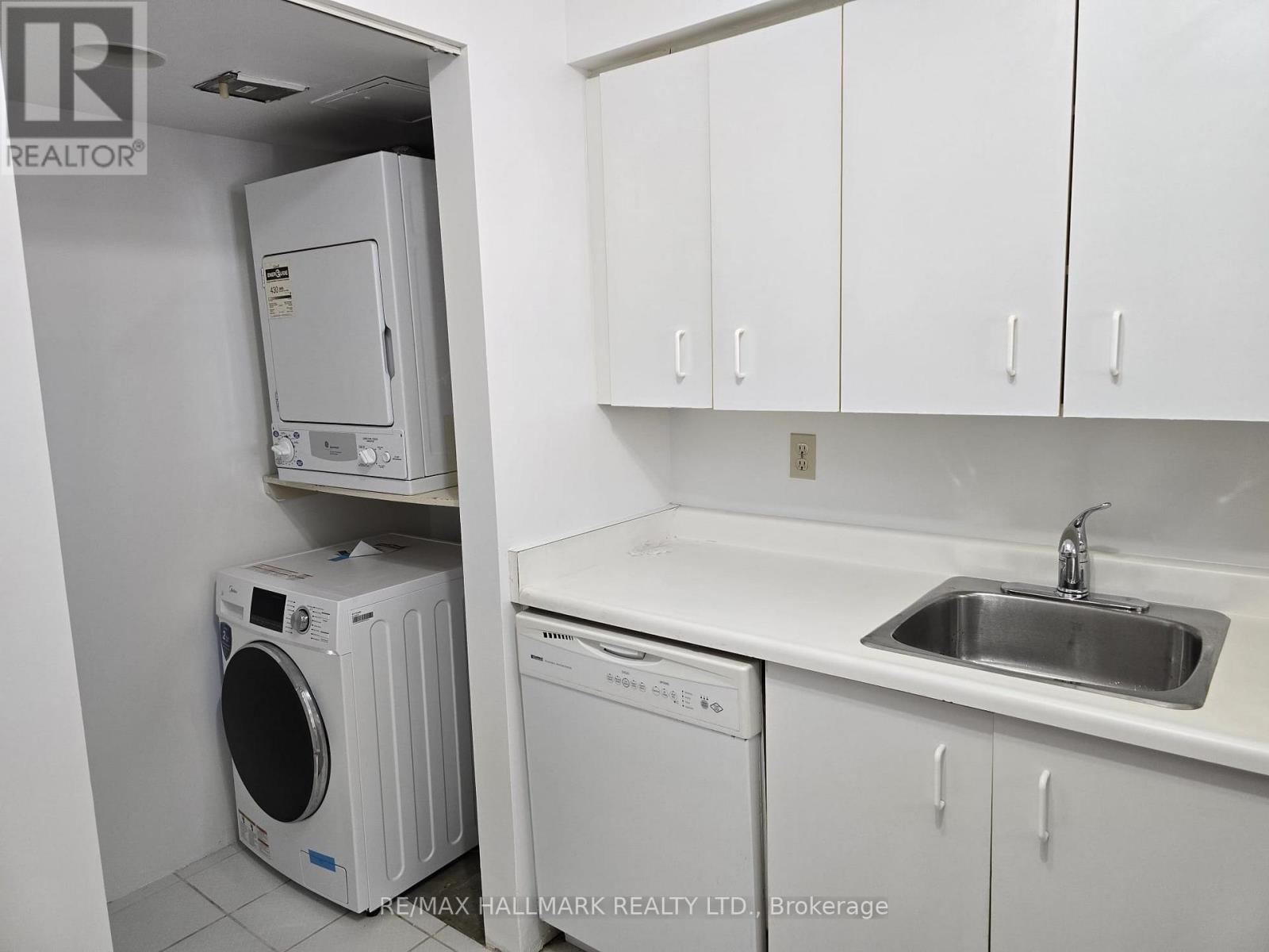 2211 - 44 St Joseph Street, Toronto (Bay Street Corridor), Ontario  M4Y 2W4 - Photo 5 - C12896766