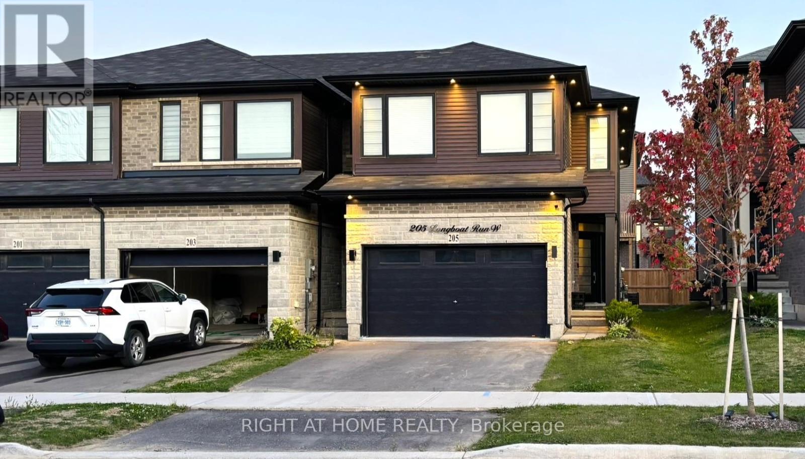 205 Longboat Run W, Brantford, Ontario  N3T 0T2 - Photo 3 - X12894960