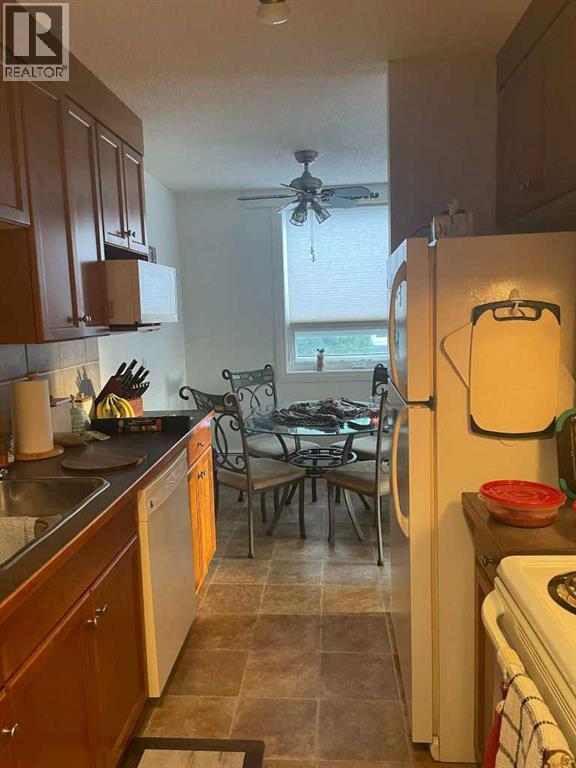 H201, 2004 13 Avenue, Lethbridge, Alberta  T1H 5B1 - Photo 3 - A2292228