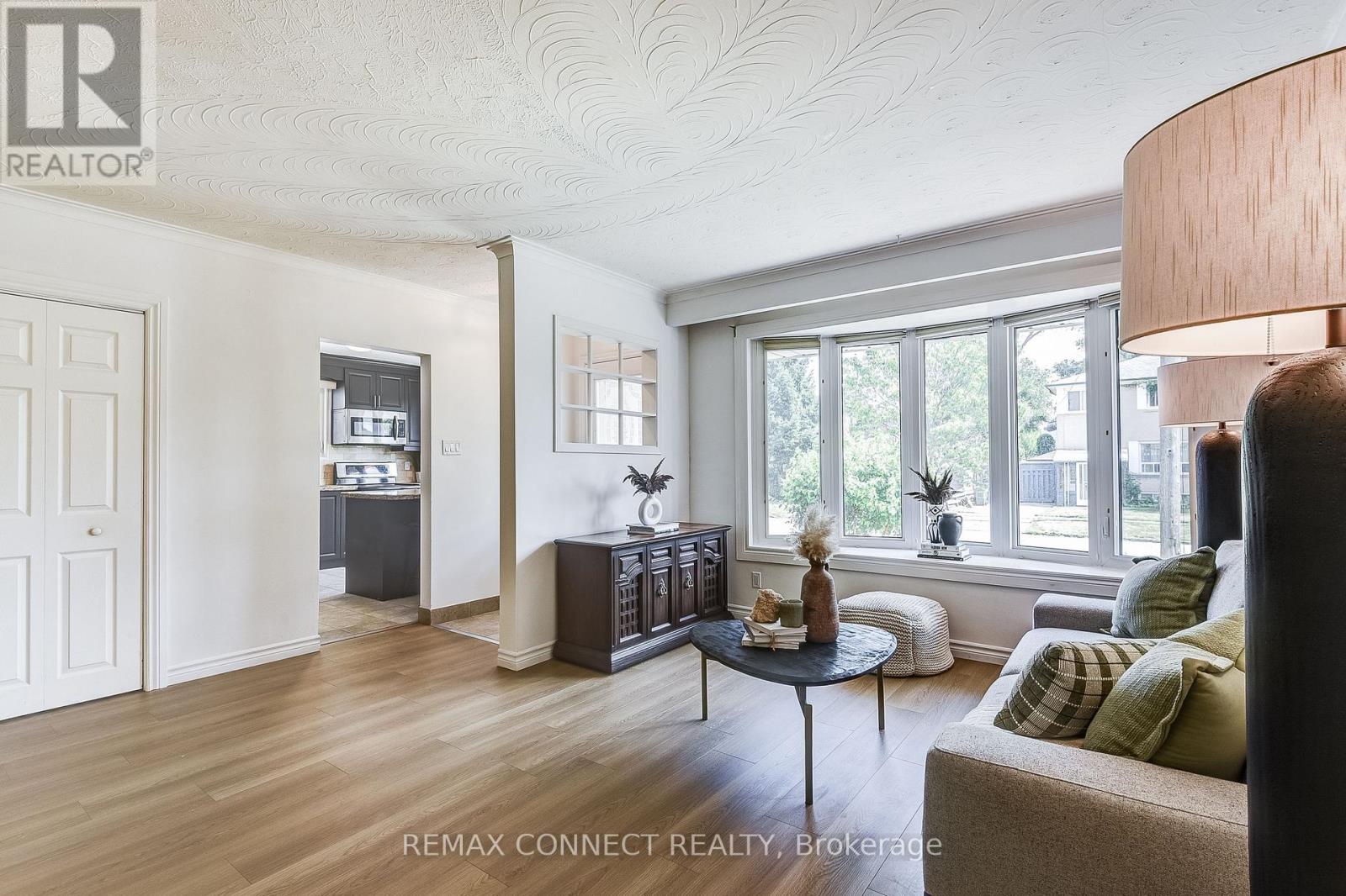 53 Glory Crescent, Toronto, Ontario  M1E 2B9 - Photo 4 - E12896720