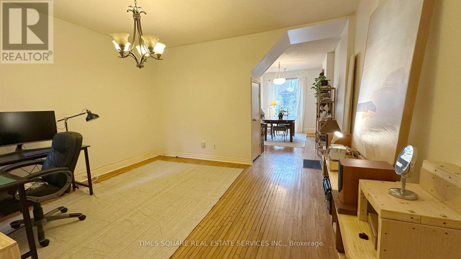 7 Badgerow Avenue, Toronto, Ontario  M4M 1T9 - Photo 4 - E12896722