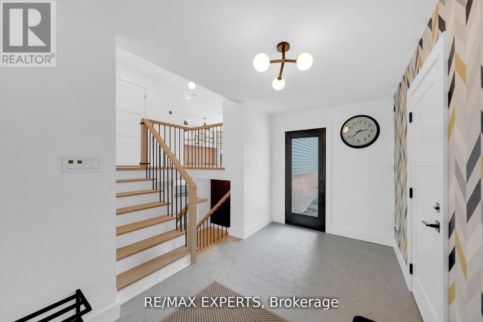 253 Spencer Avenue, Essa (Thornton), Ontario  L0L 2N0 - Photo 6 - N12896676