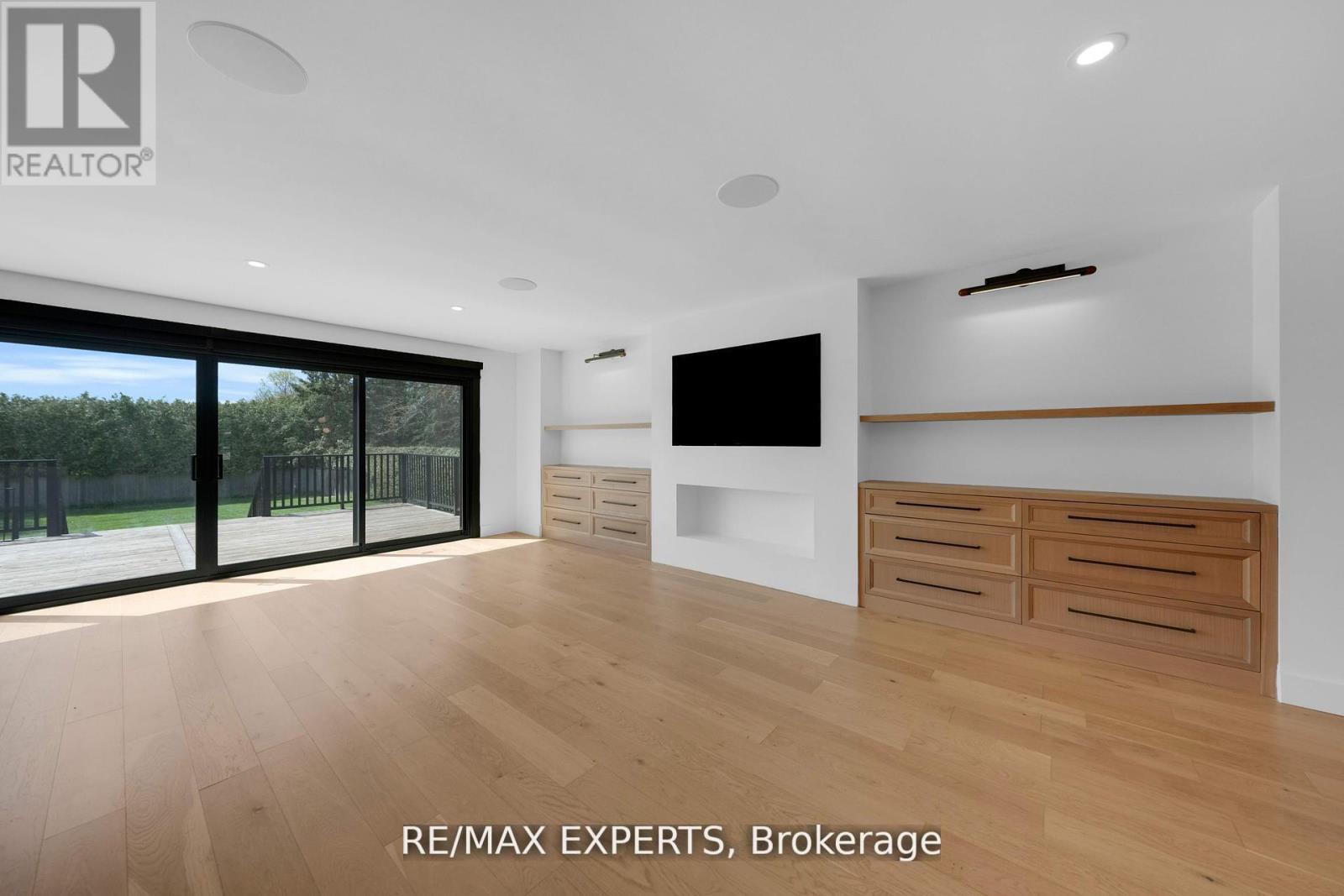 253 Spencer Avenue, Essa (Thornton), Ontario  L0L 2N0 - Photo 8 - N12896676