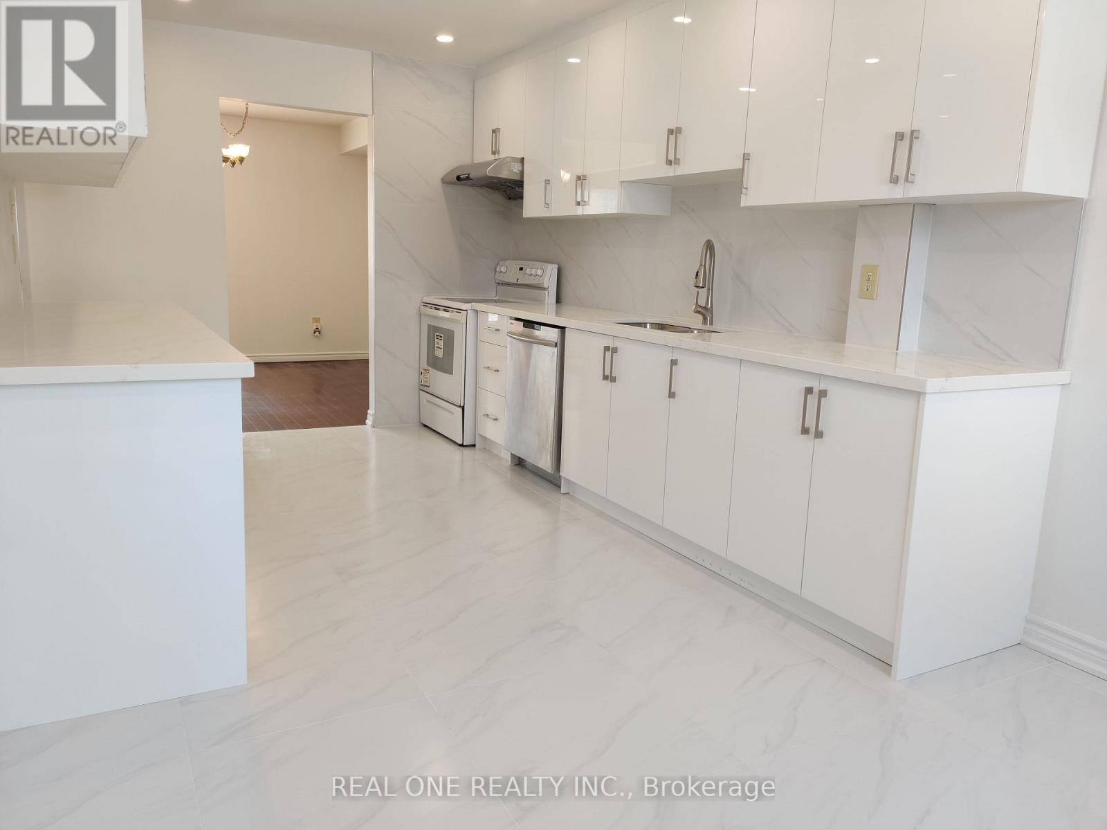 50 - 646 Village Parkway, Markham, Ontario  L3R 2S7 - Photo 2 - N12896740