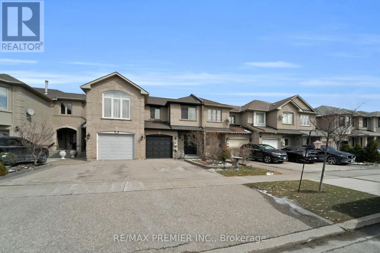 15 Michelle Drive, Vaughan, Ontario  L4L 9B8 - Photo 2 - N12896838