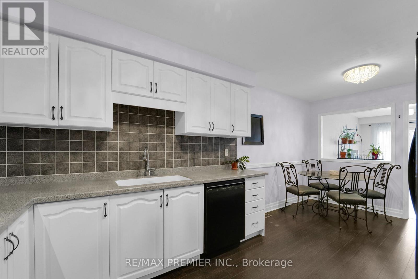 15 Michelle Drive, Vaughan, Ontario  L4L 9B8 - Photo 8 - N12896838