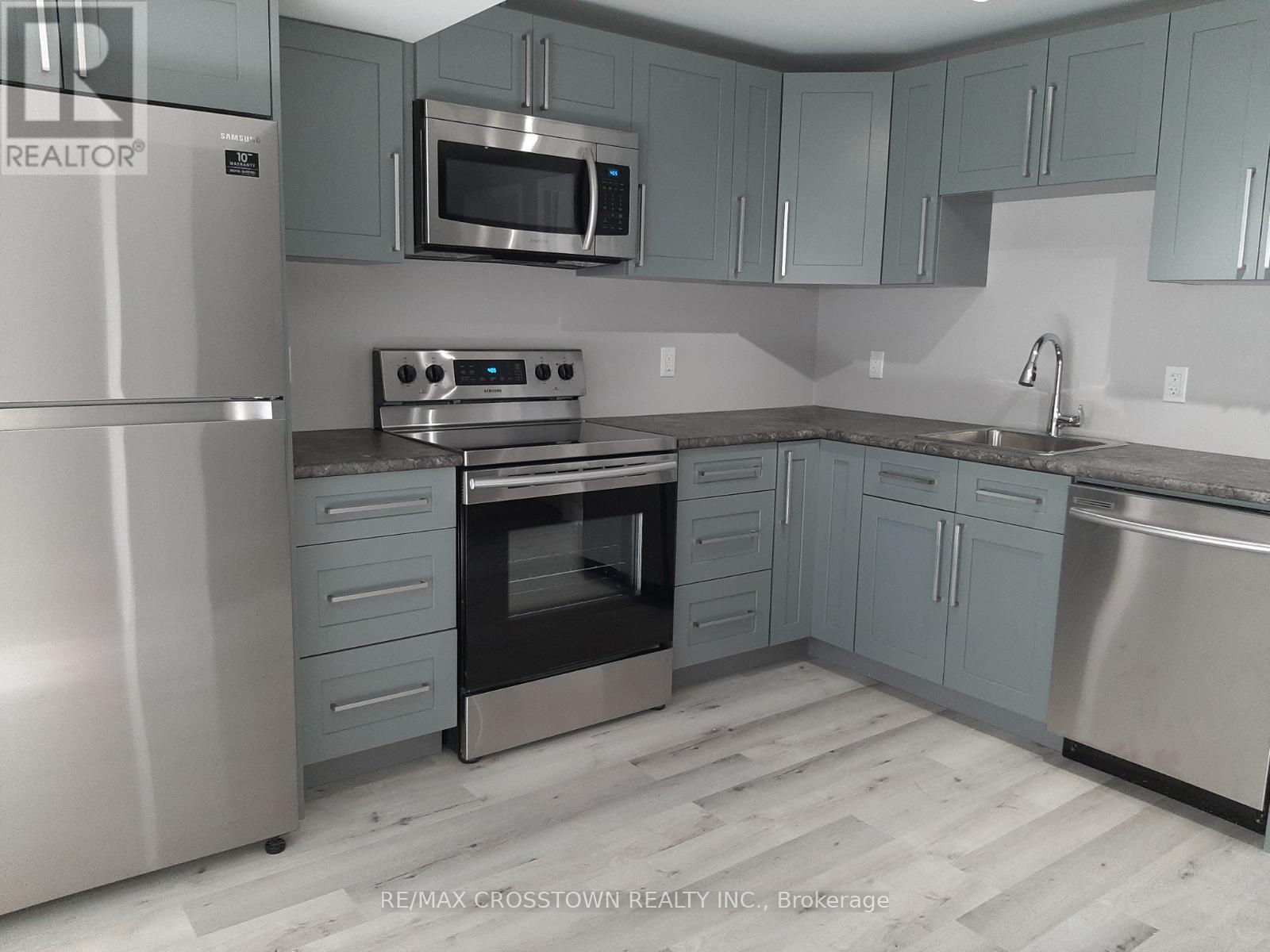 Lower - 32 Ryan Court, Barrie, Ontario  L4M 6N7 - Photo 2 - S12896836