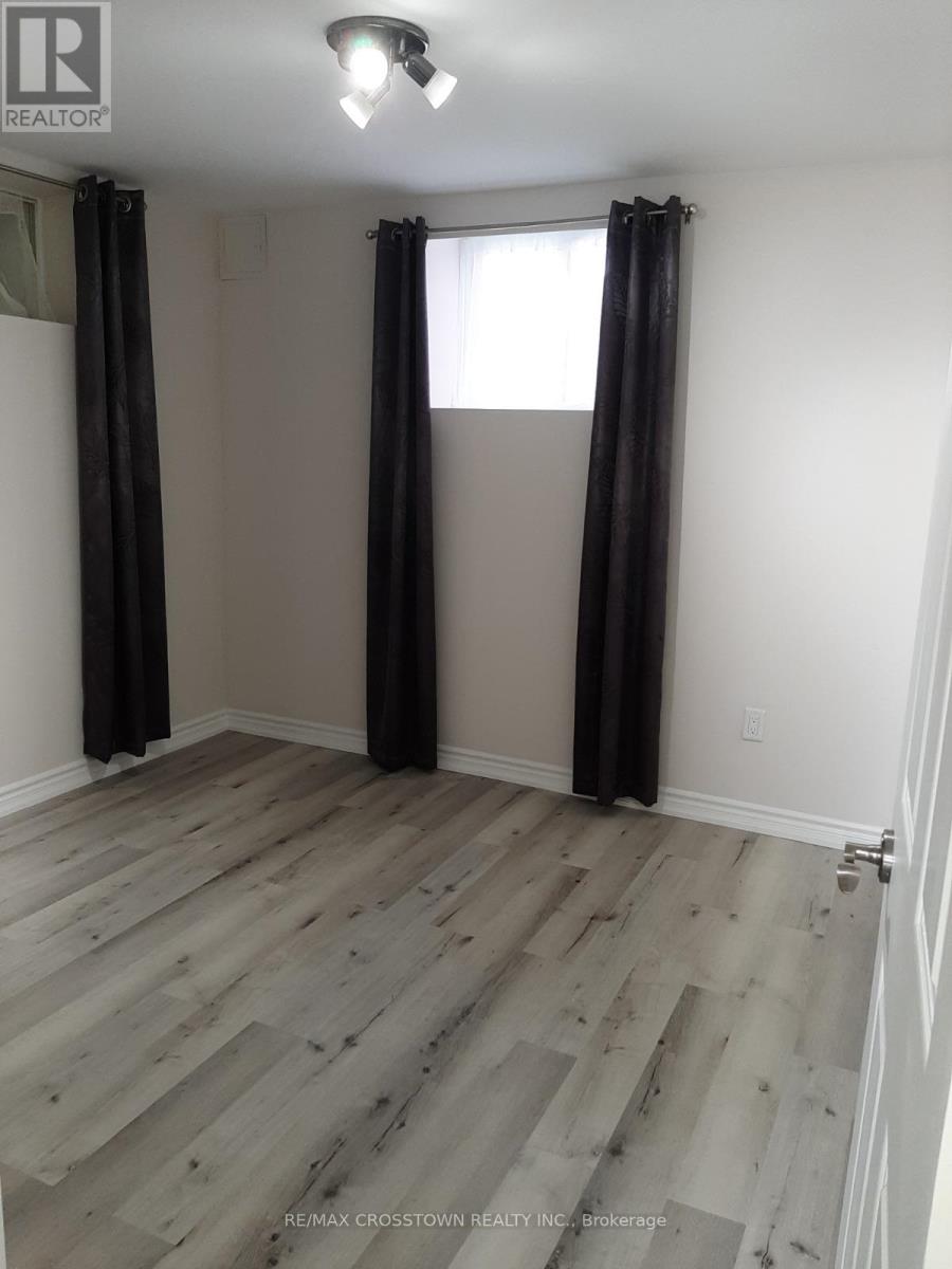 Lower - 32 Ryan Court, Barrie, Ontario  L4M 6N7 - Photo 3 - S12896836