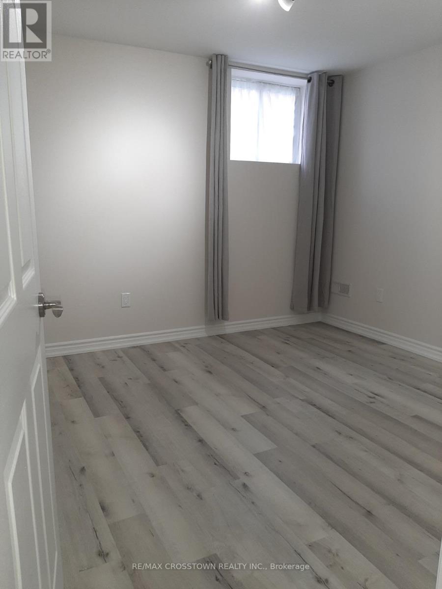 Lower - 32 Ryan Court, Barrie, Ontario  L4M 6N7 - Photo 4 - S12896836