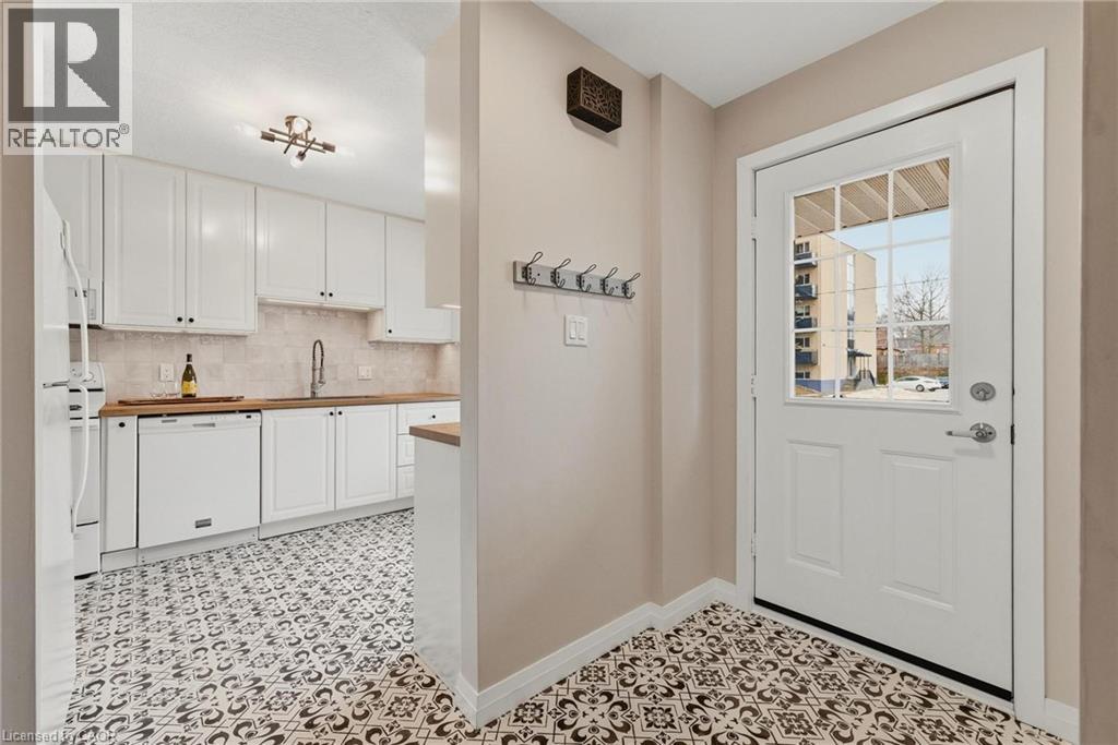 23 Talbot Street, Kitchener, Ontario  N2M 2A8 - Photo 3 - 40812570