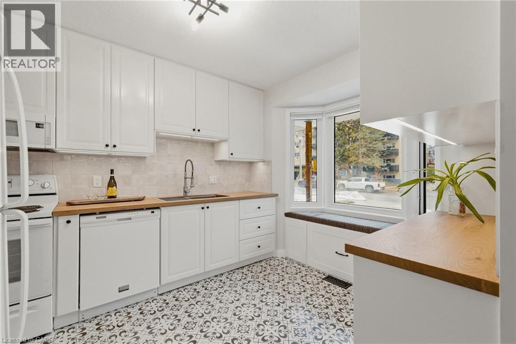 23 Talbot Street, Kitchener, Ontario  N2M 2A8 - Photo 4 - 40812570