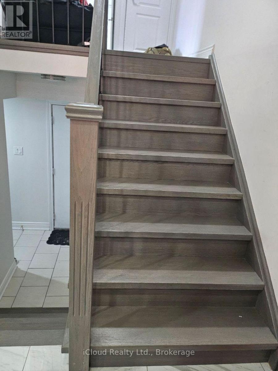 61 Hull Street, Mississauga, Ontario  L4T 1C9 - Photo 12 - W12896666