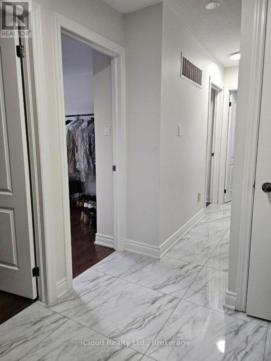 61 Hull Street, Mississauga, Ontario  L4T 1C9 - Photo 13 - W12896666