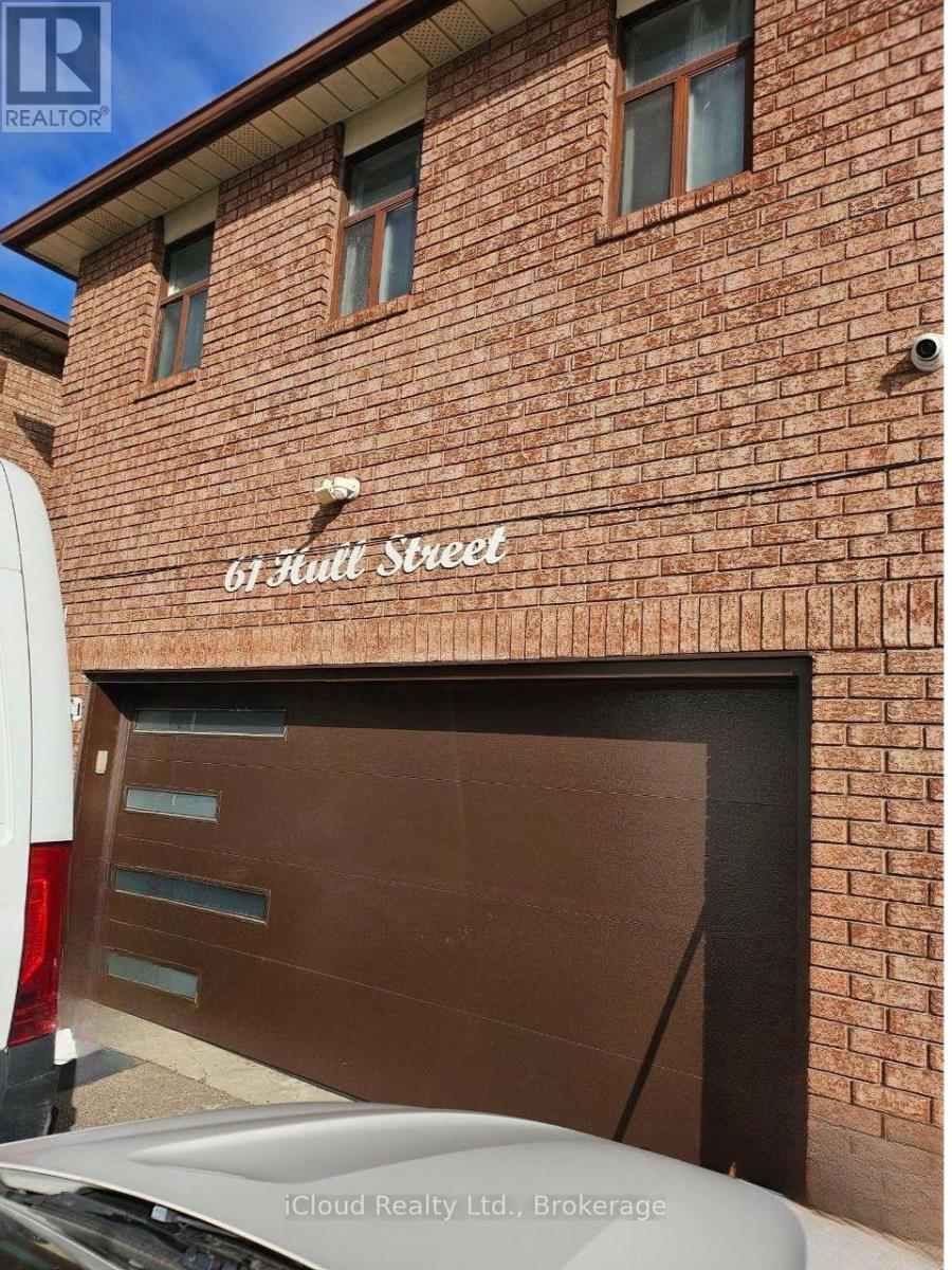 61 Hull Street, Mississauga, Ontario  L4T 1C9 - Photo 2 - W12896666