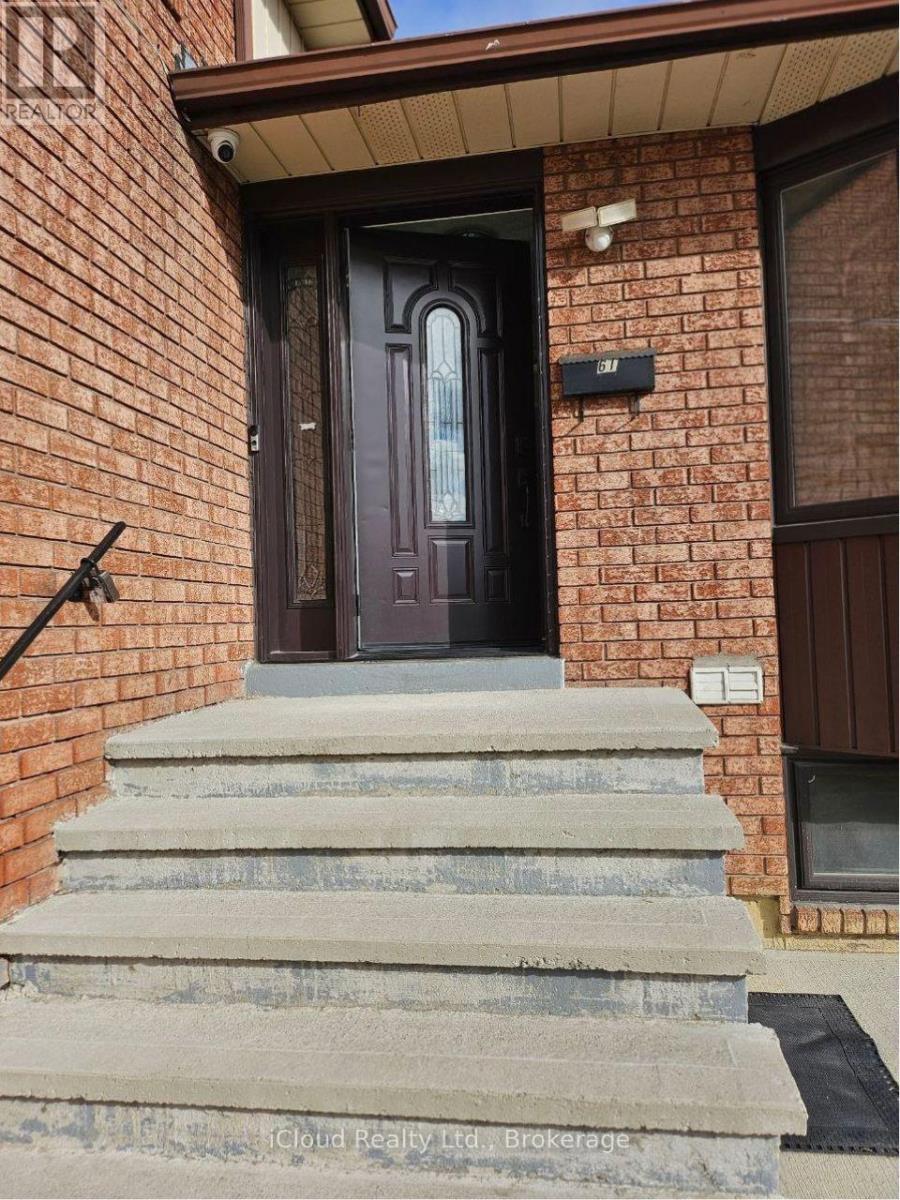 61 Hull Street, Mississauga, Ontario  L4T 1C9 - Photo 3 - W12896666