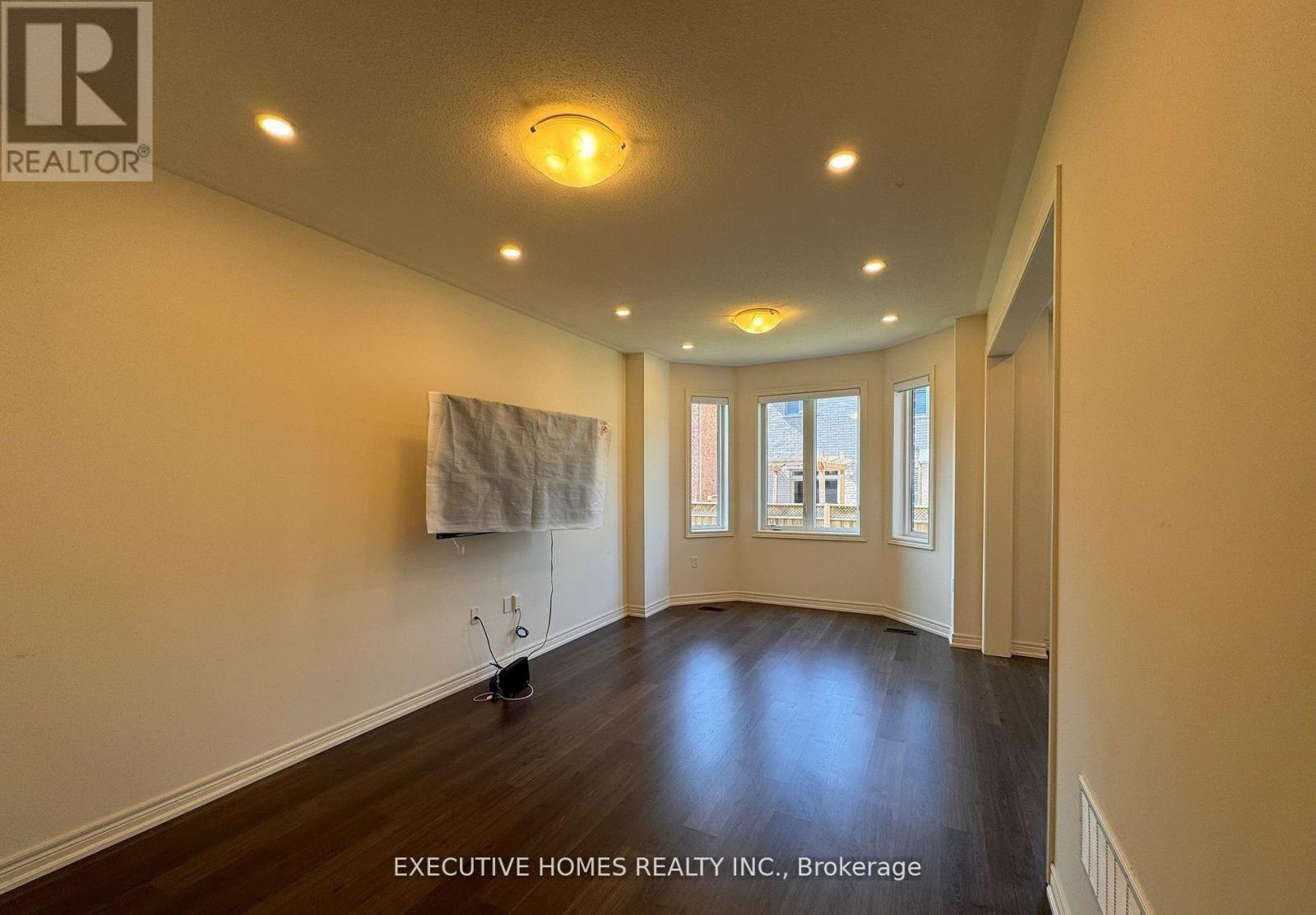 506 Threshing Mill Boulevard, Oakville, Ontario  L6H 0S9 - Photo 4 - W12896700