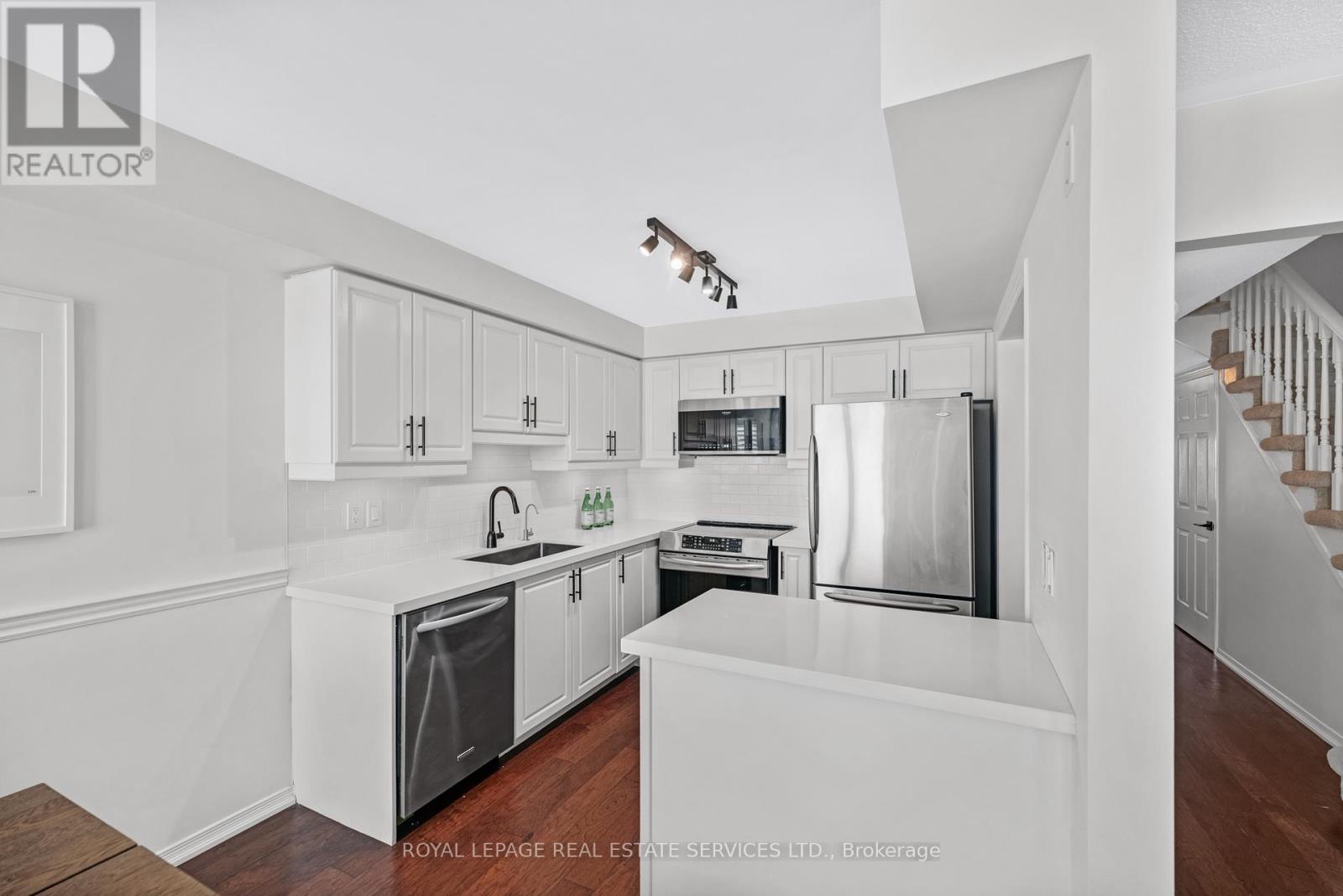 1824 Mccoy Avenue, Burlington, Ontario  L7L 7M1 - Photo 10 - W12896738