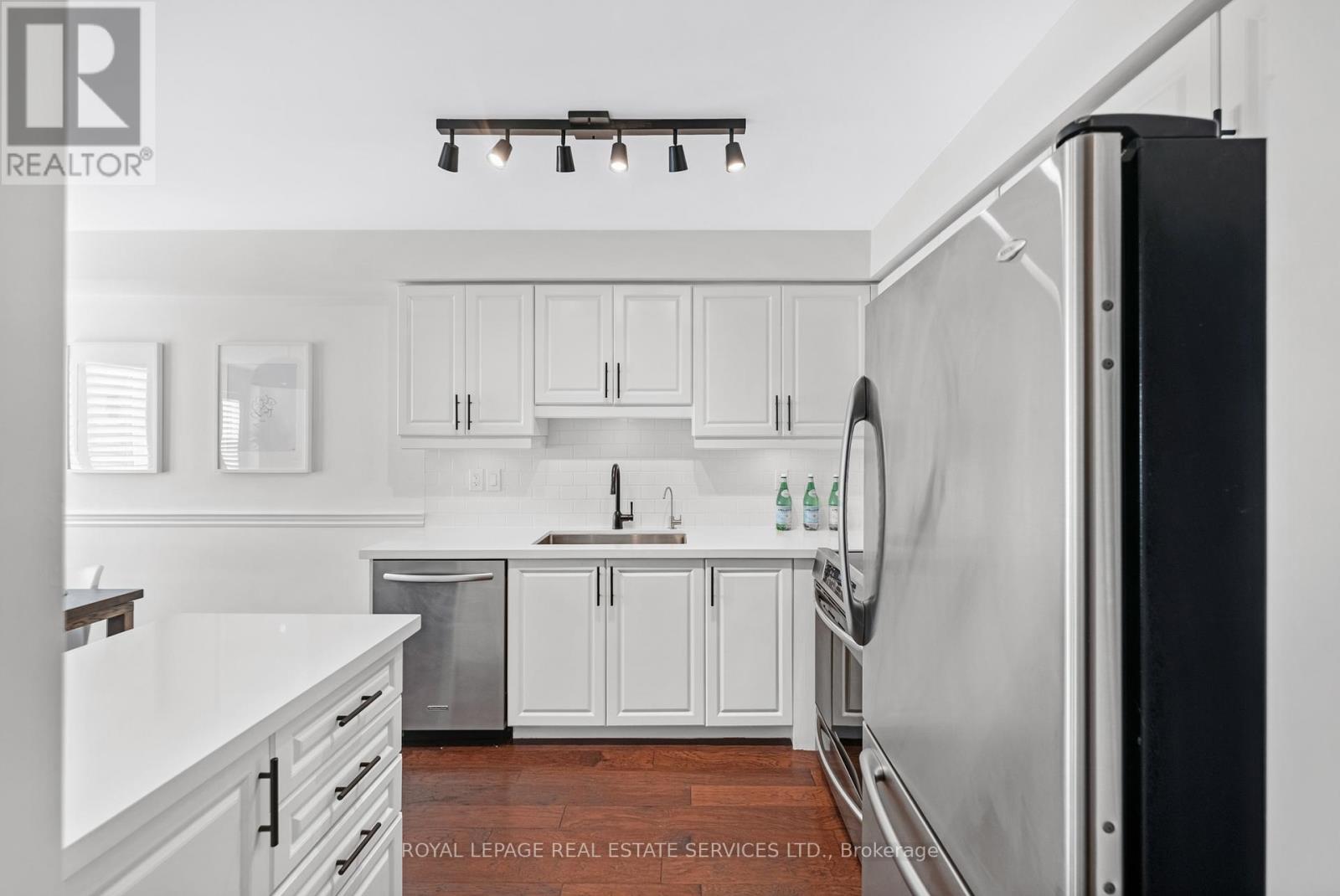 1824 Mccoy Avenue, Burlington, Ontario  L7L 7M1 - Photo 11 - W12896738