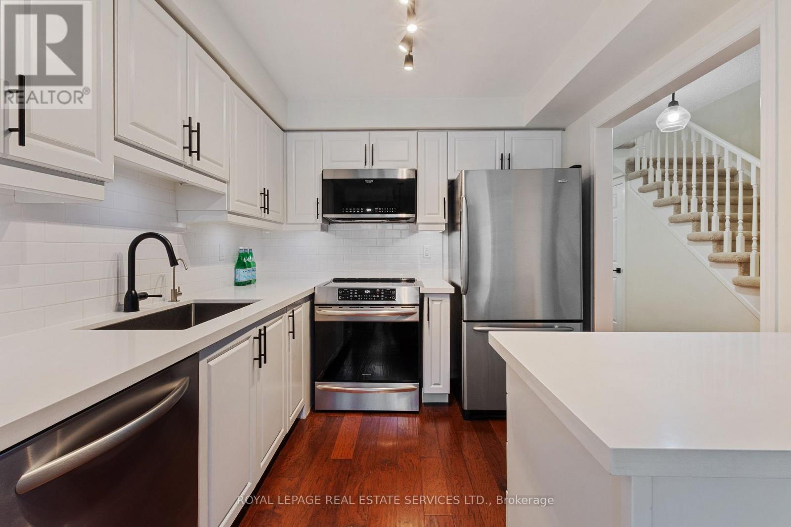 1824 Mccoy Avenue, Burlington, Ontario  L7L 7M1 - Photo 12 - W12896738