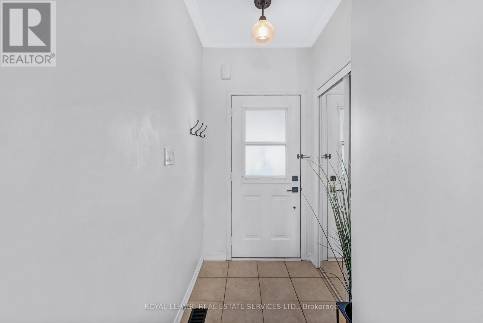 1824 Mccoy Avenue, Burlington, Ontario  L7L 7M1 - Photo 4 - W12896738