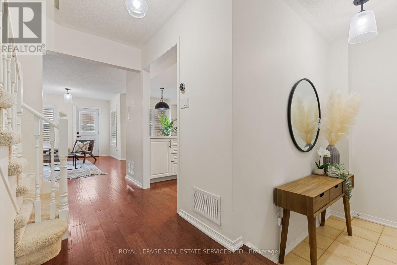 1824 Mccoy Avenue, Burlington, Ontario  L7L 7M1 - Photo 7 - W12896738