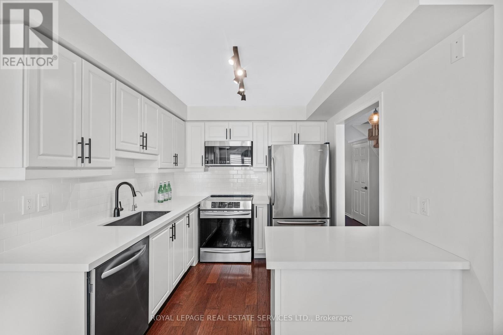 1824 Mccoy Avenue, Burlington, Ontario  L7L 7M1 - Photo 9 - W12896738