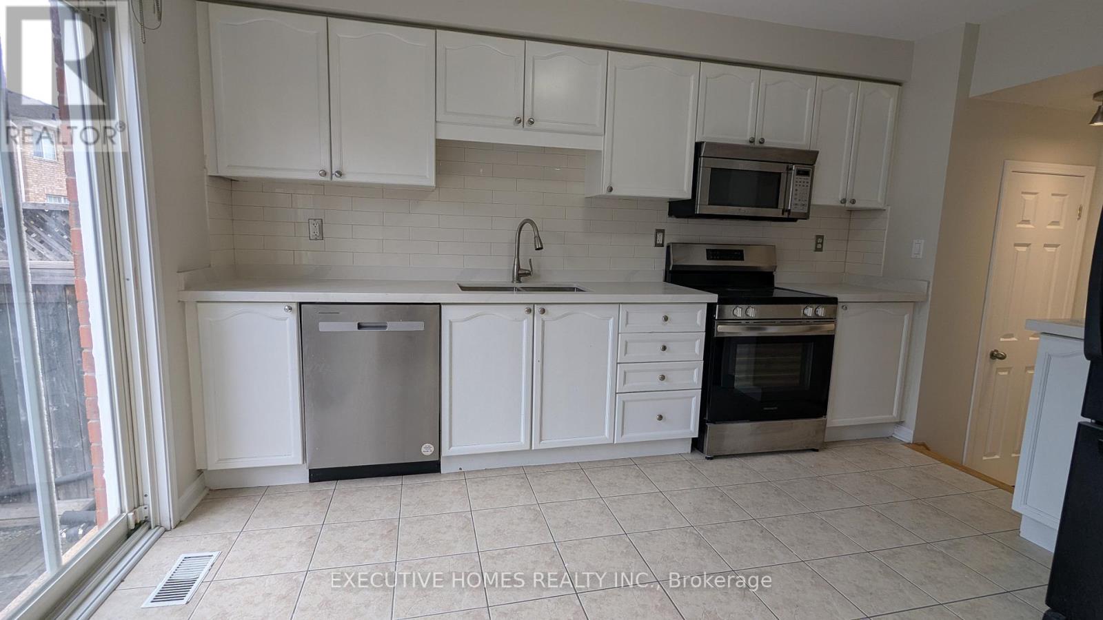 676 Hamilton Crescent, Milton, Ontario  L9T 6H1 - Photo 9 - W12896772