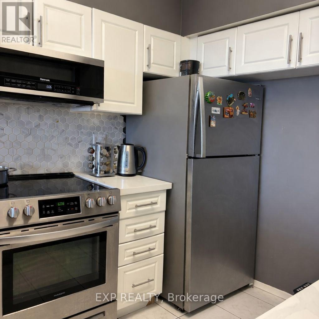 2009 - 236 Albion Road, Toronto, Ontario  M9W 6A6 - Photo 2 - W12896796