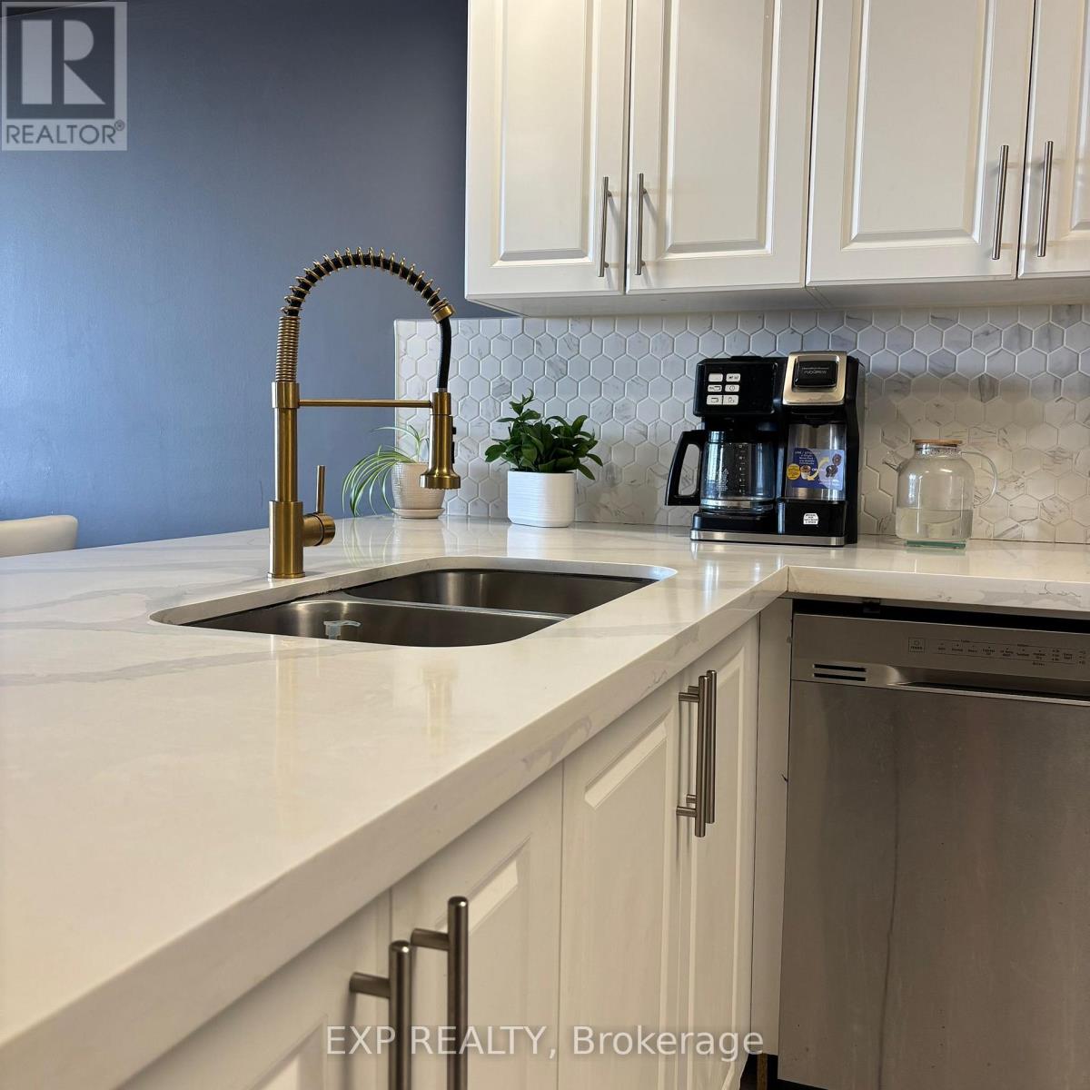 2009 - 236 Albion Road, Toronto, Ontario  M9W 6A6 - Photo 3 - W12896796