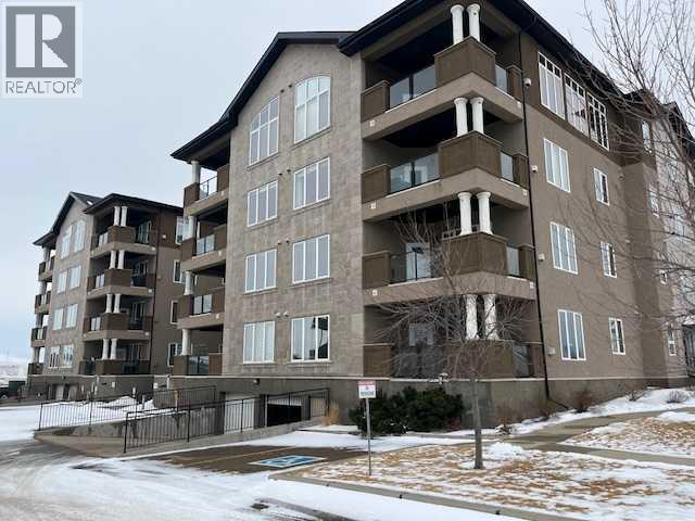 204, 85 Terrace Drive Ne, Medicine Hat, Alberta  T1C 0B1 - Photo 2 - A2294012