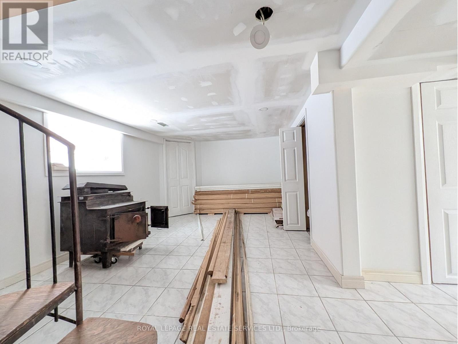 20 Holgate Street, Barrie, Ontario  L4N 2T5 - Photo 41 - S12885336