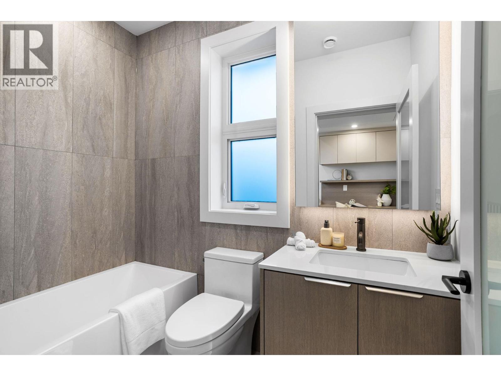 3277 Graveley Street, Vancouver, British Columbia  V5K 3K8 - Photo 8 - R3101135