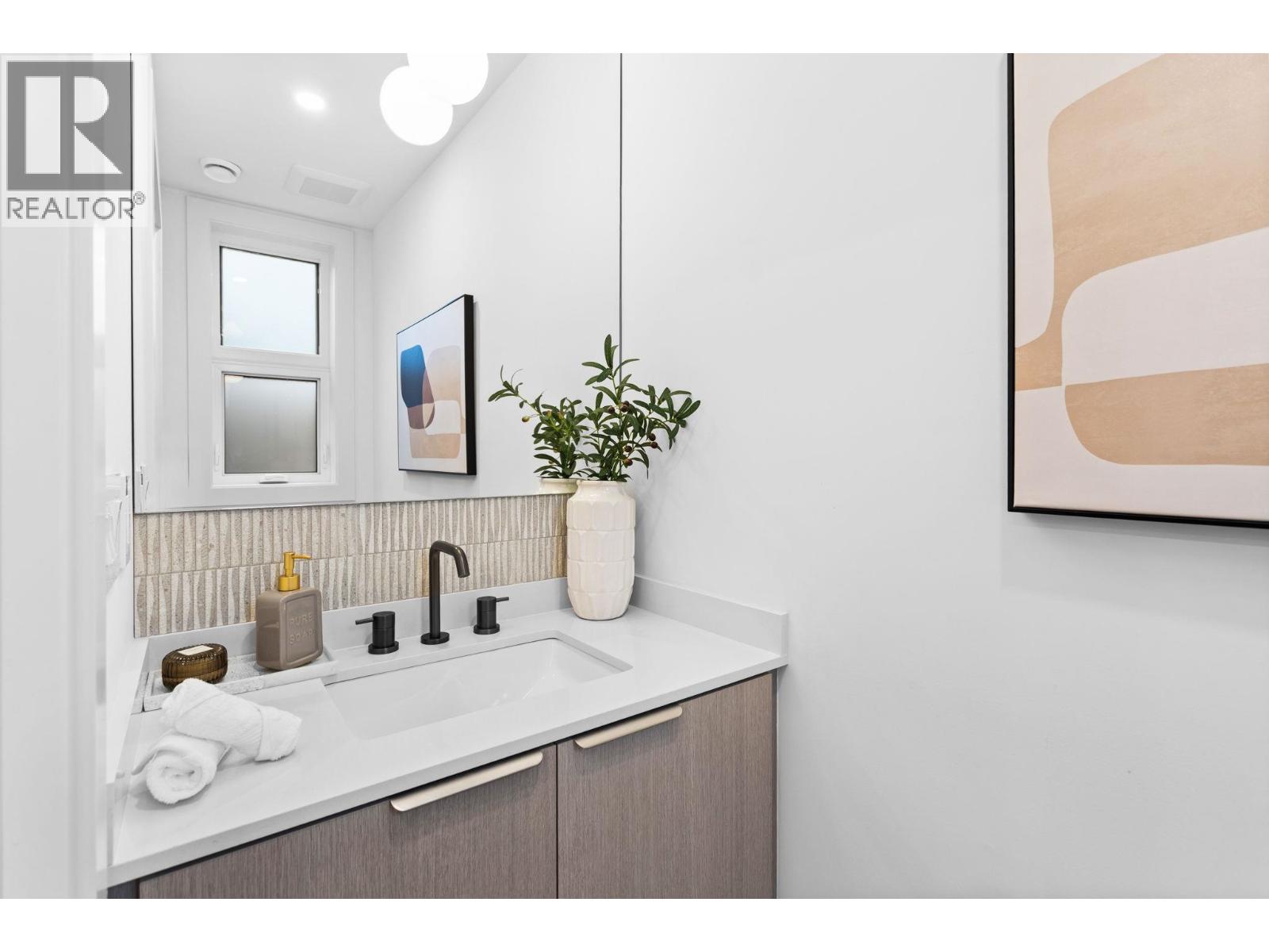 3277 Graveley Street, Vancouver, British Columbia  V5K 3K8 - Photo 6 - R3101135