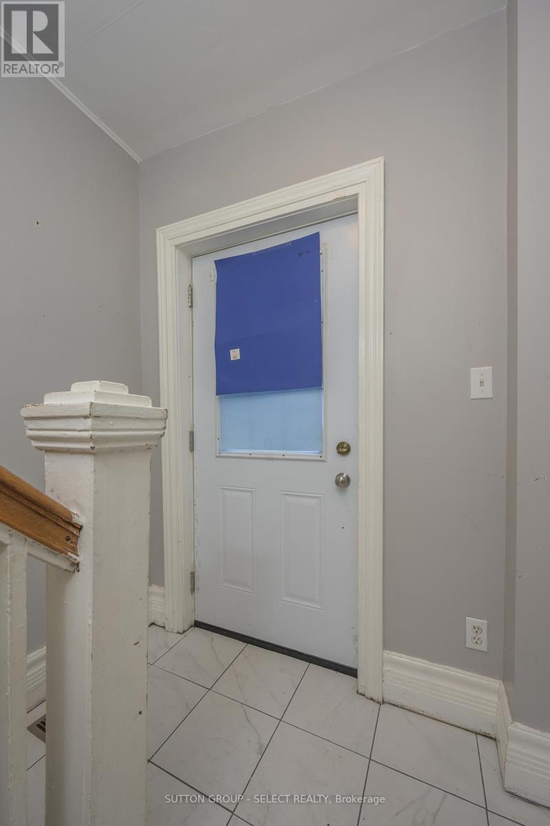124 Edward Street, London South, Ontario  N6C 3H9 - Photo 2 - X12896984