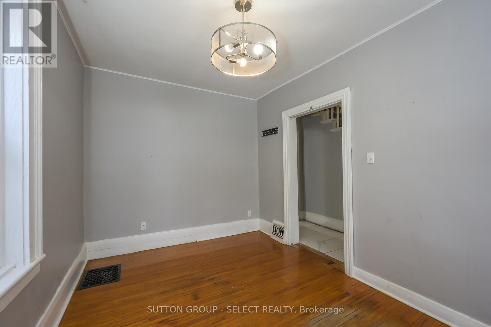 124 Edward Street, London South, Ontario  N6C 3H9 - Photo 5 - X12896984