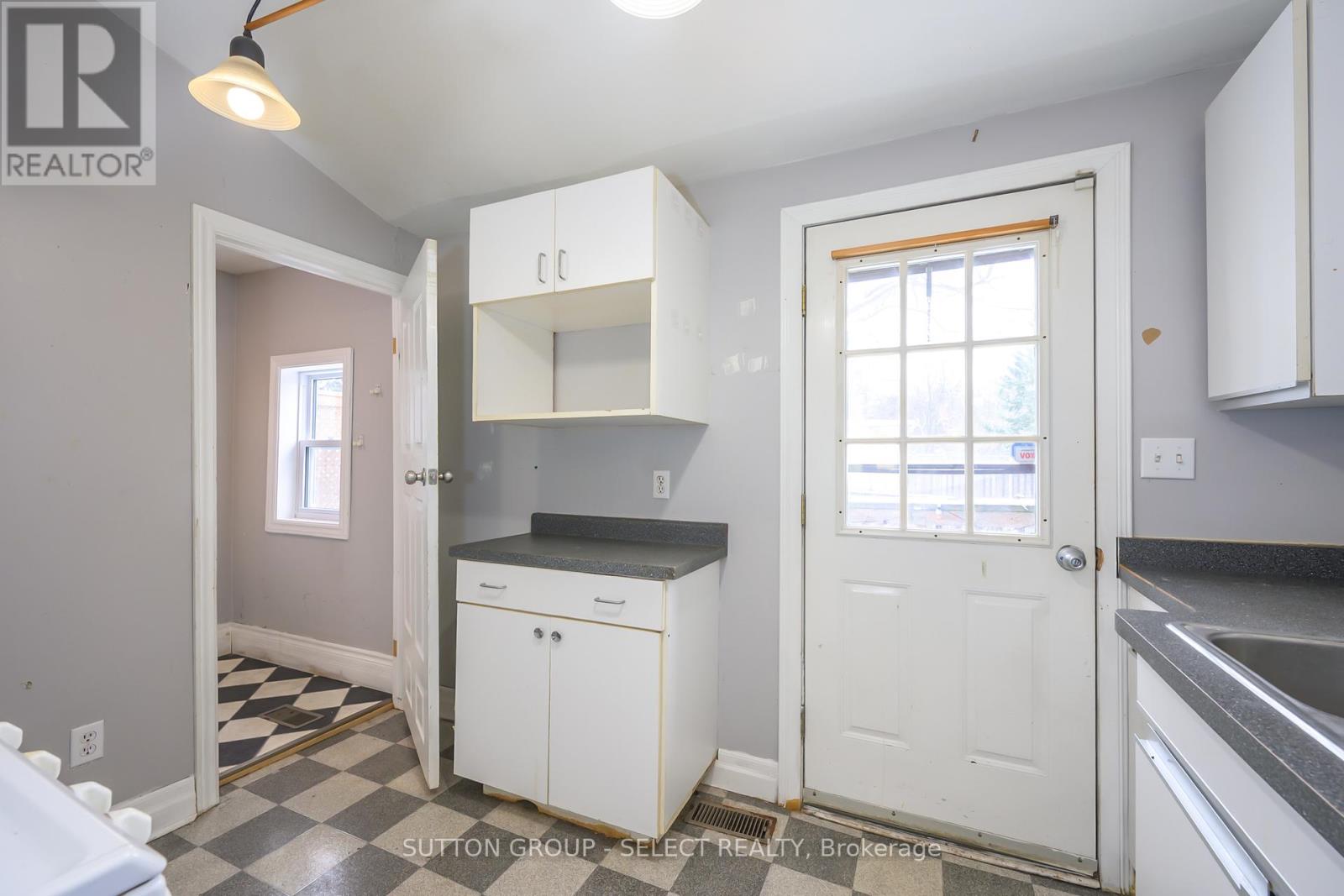 124 Edward Street, London South, Ontario  N6C 3H9 - Photo 9 - X12896984