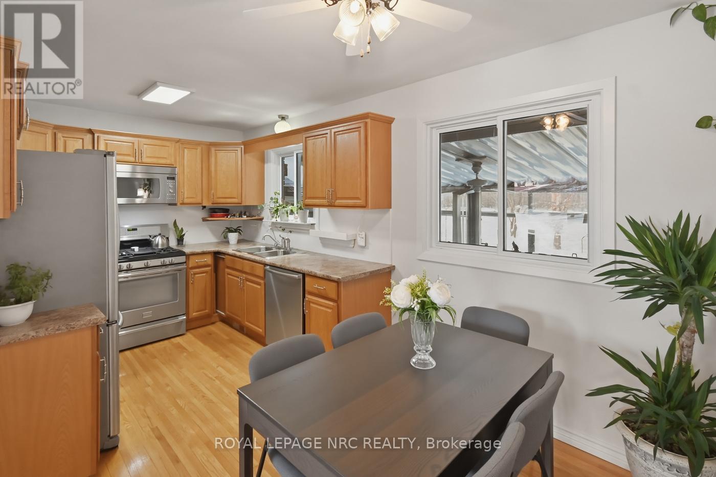 14 Terrace Avenue, Welland (Broadway), Ontario  L3C 2C4 - Photo 11 - X12808136