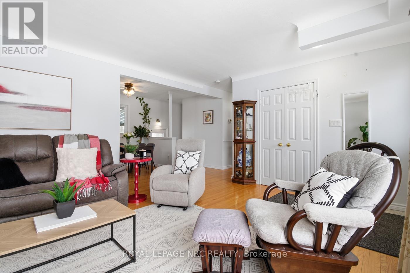 14 Terrace Avenue, Welland (Broadway), Ontario  L3C 2C4 - Photo 4 - X12808136