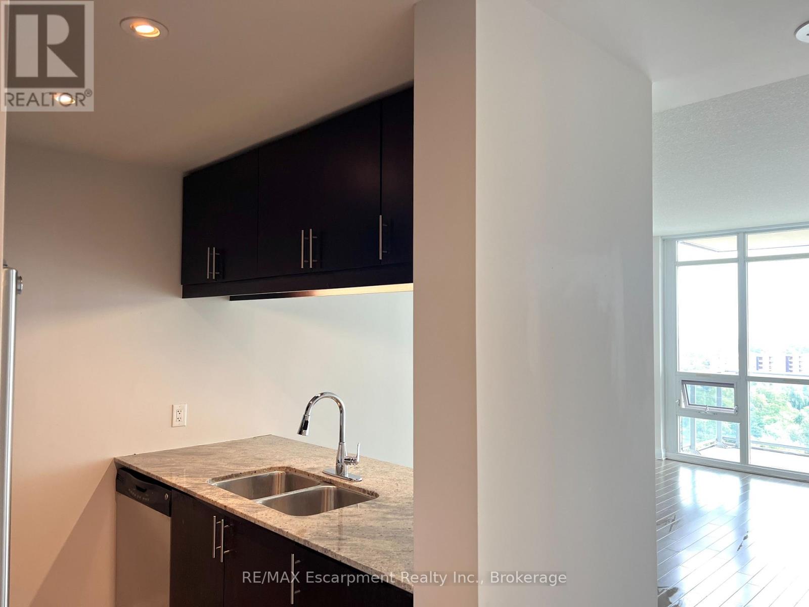 1309 - 1055 Southdown Road, Mississauga, Ontario  L5J 0A3 - Photo 10 - W12896908