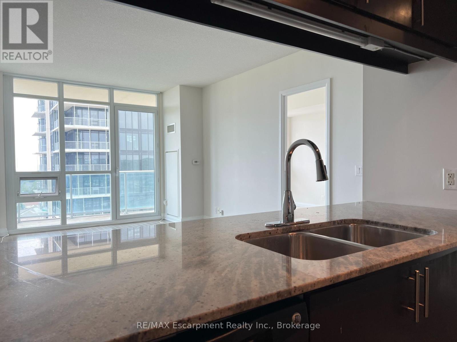 1309 - 1055 Southdown Road, Mississauga, Ontario  L5J 0A3 - Photo 11 - W12896908