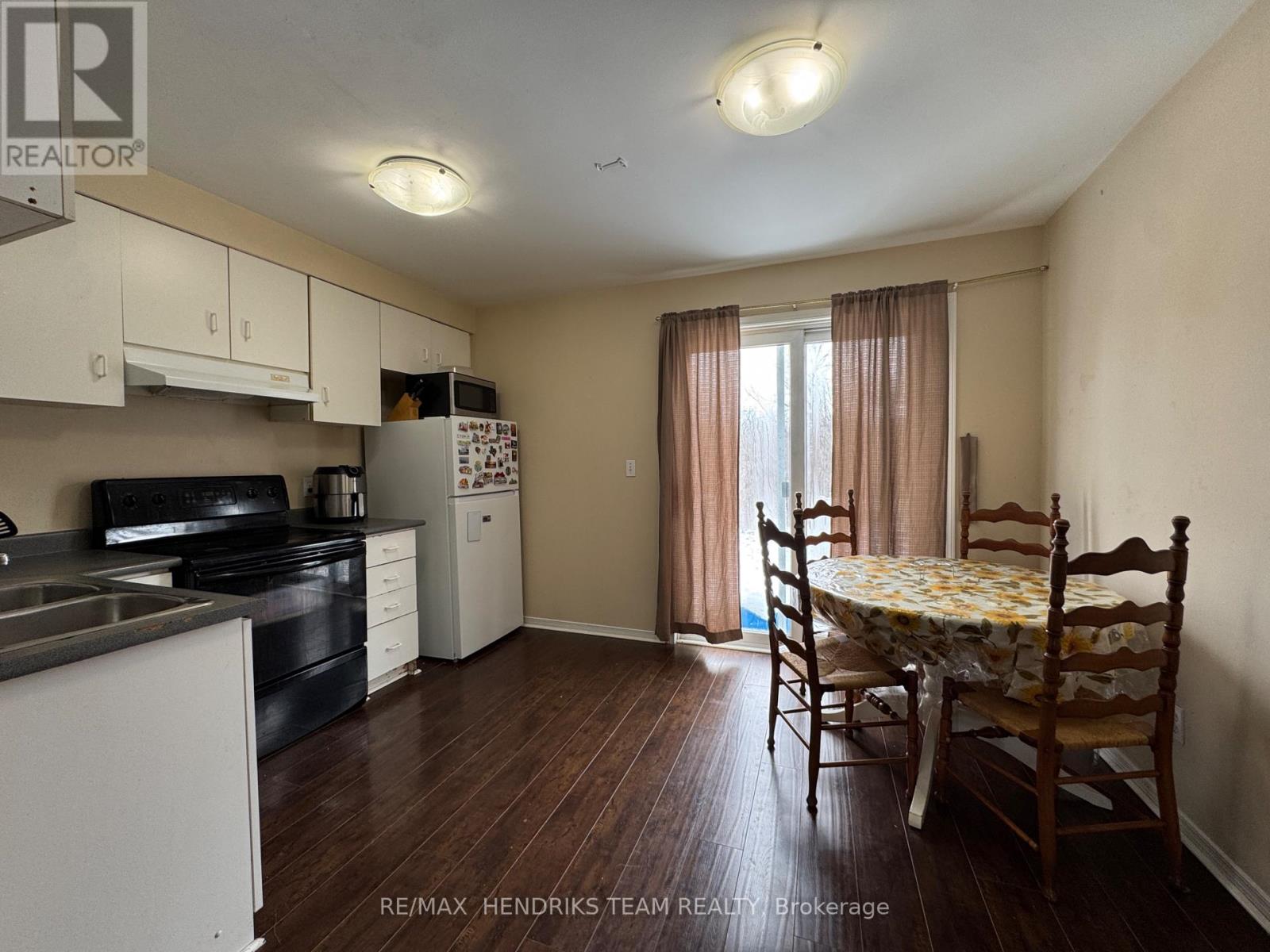 308 Oakdale Avenue, St. Catharines, Ontario  L2P 2T5 - Photo 2 - X12896960