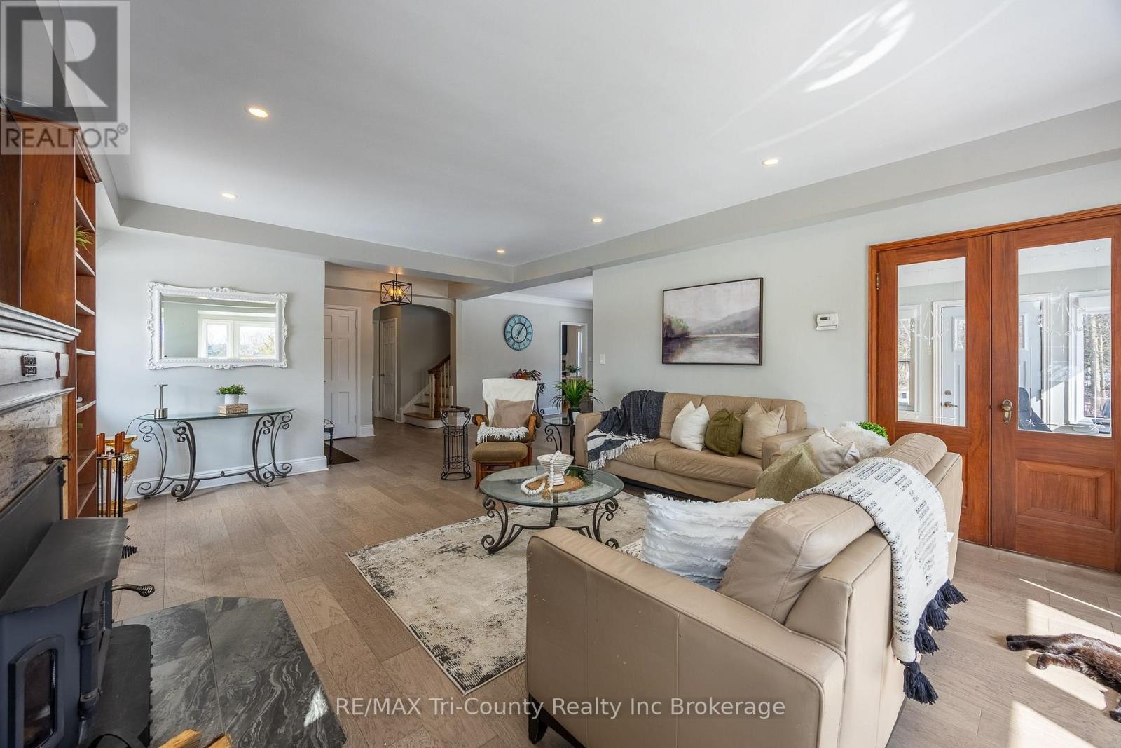 909 James Street, Norfolk, Ontario  N4B 2E3 - Photo 10 - X12896870