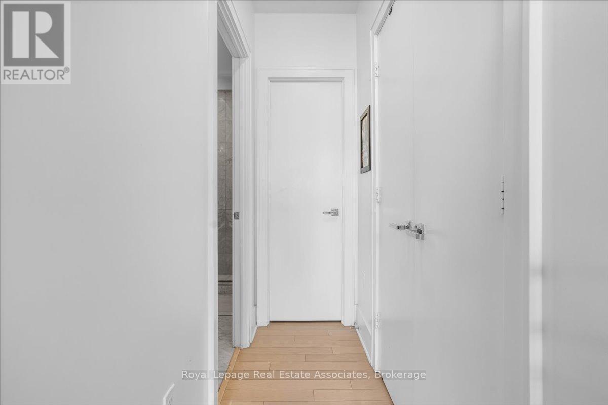 323 - 29 Queens Quay E, Toronto, Ontario  M5E 0A4 - Photo 17 - C12896968