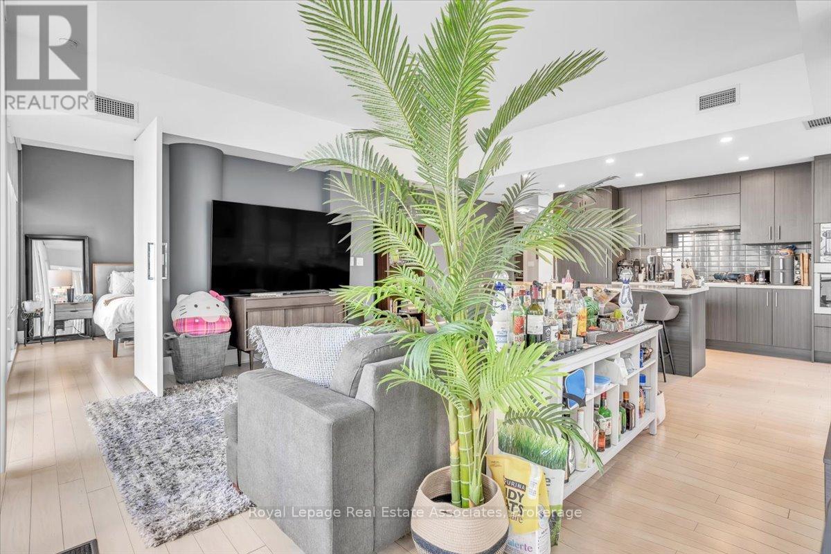 323 - 29 Queens Quay E, Toronto, Ontario  M5E 0A4 - Photo 8 - C12896968