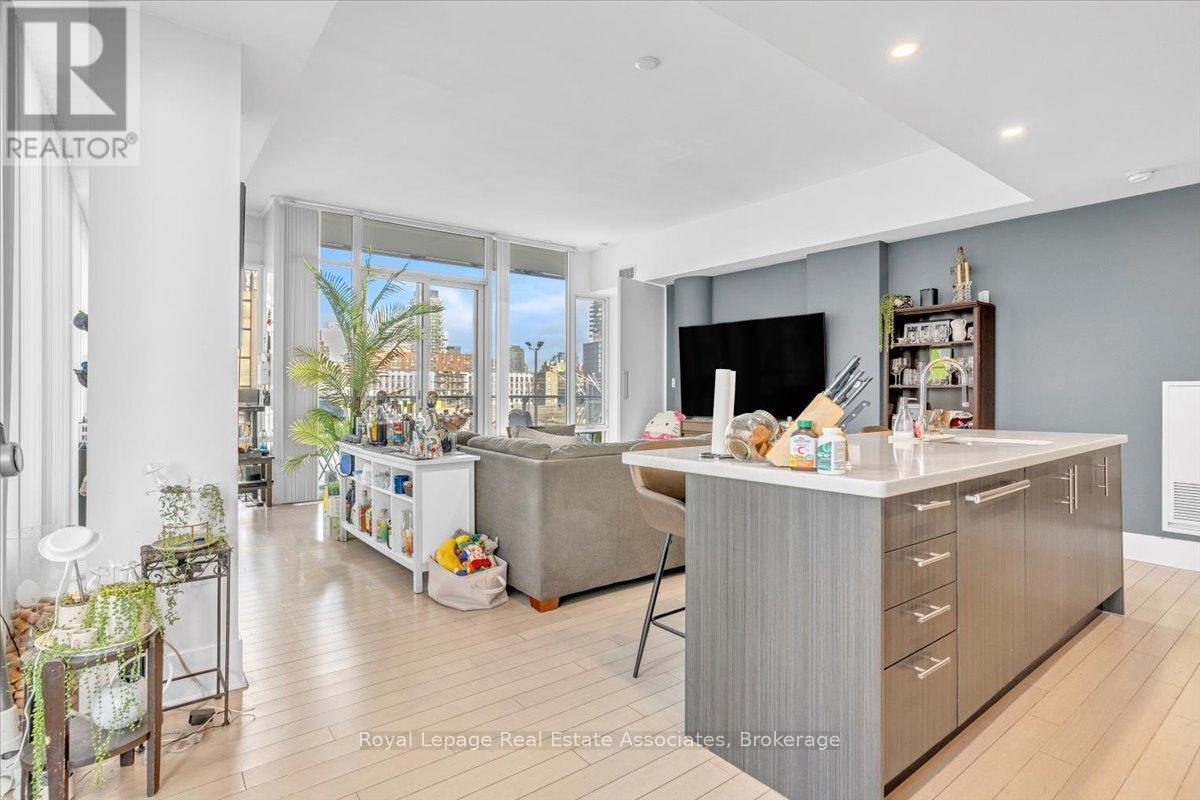 323 - 29 Queens Quay E, Toronto, Ontario  M5E 0A4 - Photo 9 - C12896968