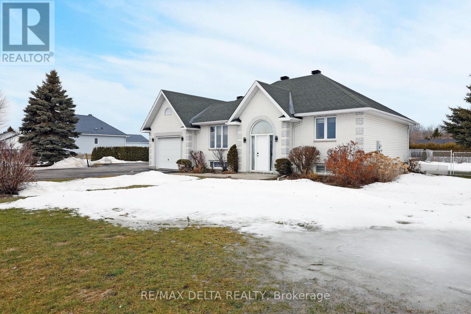 2031 Devine Road, Ottawa, Ontario  K0A 3H0 - Photo 3 - X12869296
