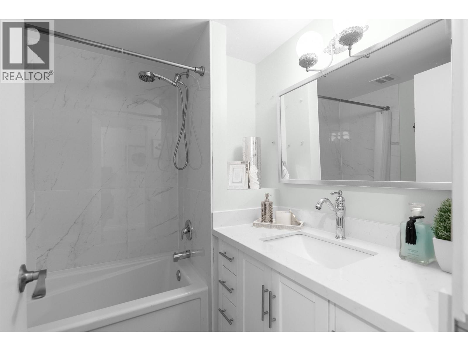 402 1750 Esquimalt Avenue, West Vancouver, British Columbia  V7V 1R8 - Photo 11 - R3101167