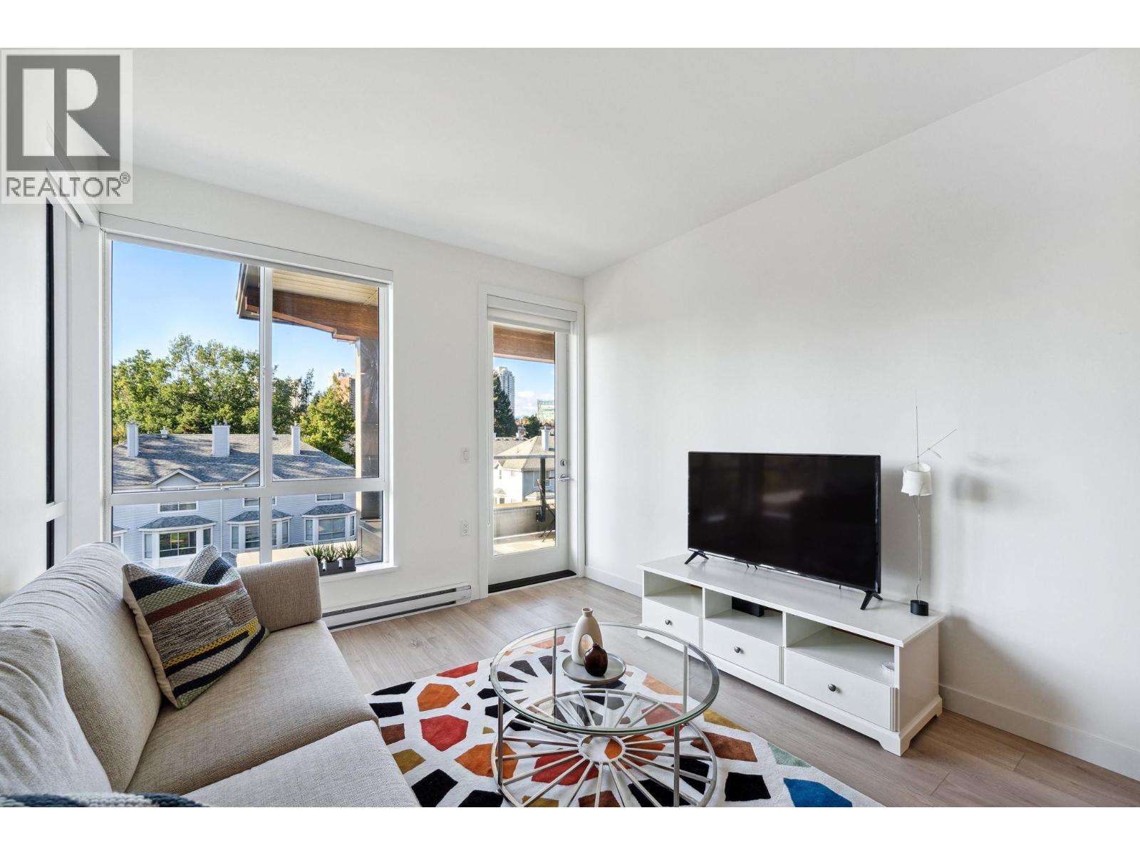 417 7579 16th Street, Burnaby, British Columbia  V3N 0H7 - Photo 3 - R3101172